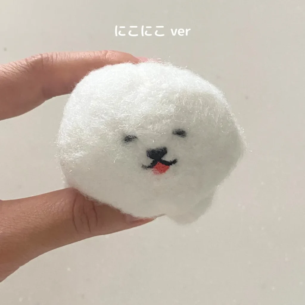 てのひらサイズのビションフリーゼ ぬいぐるみ にこにこ