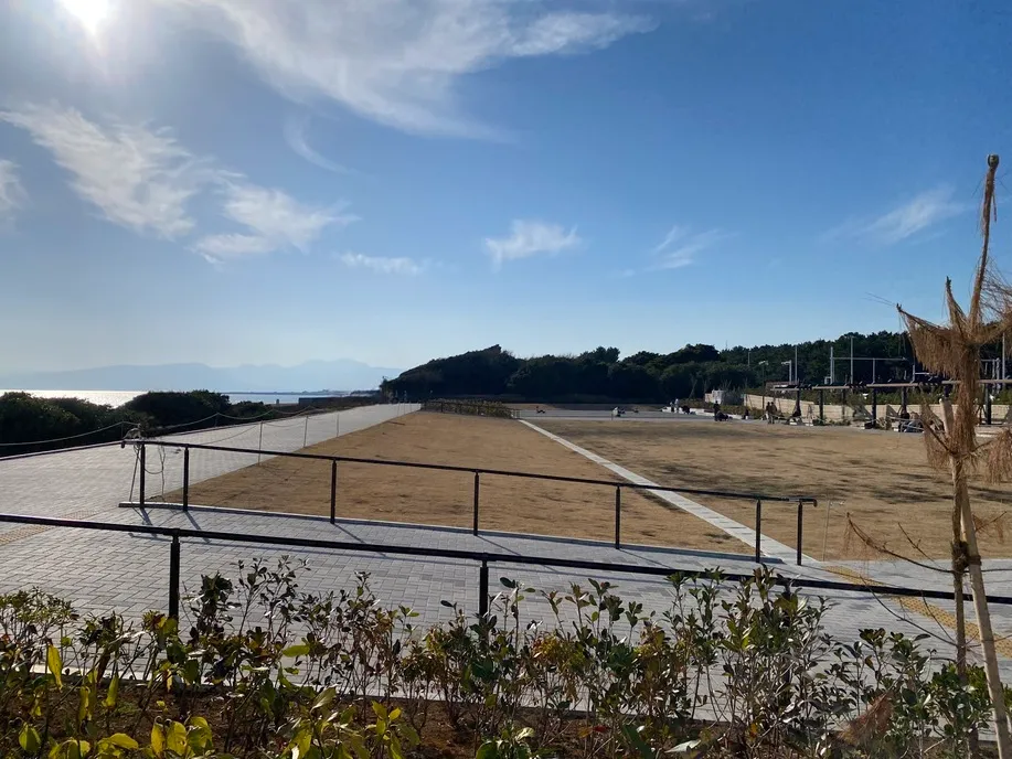 ひらつかシーテラス 芝生広場